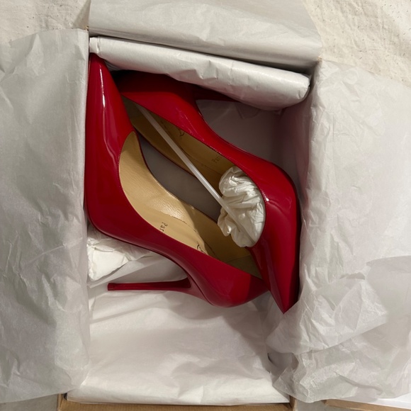 Christian Louboutin - Picture 4 of 5